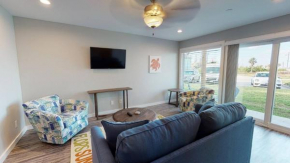 AH-J137 Newly Remodeled First Floor Condo, Shared Pool & Hot Tub